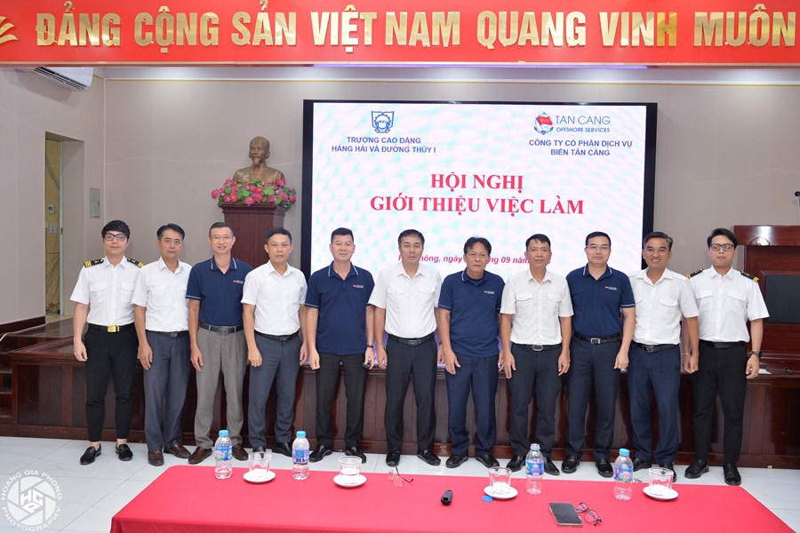 Trường Cao đẳng Hàng hải và Đường thủy I phối hợp cùng Công ty Cổ phần dịch vụ biển Tân Cảng tổ chức Hội nghị giới thiệu việc làm cho sinh viên.