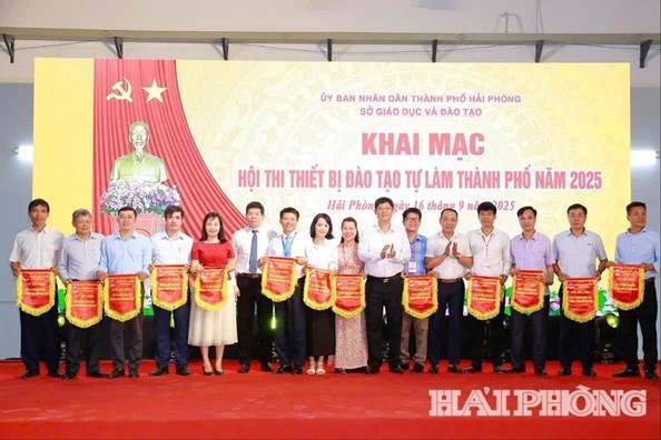 Trường Cao đẳng Hàng hải và Đường thuỷ I tham gia Hội thi Thiết bị đào tạo tự làm thành phố năm 2025.