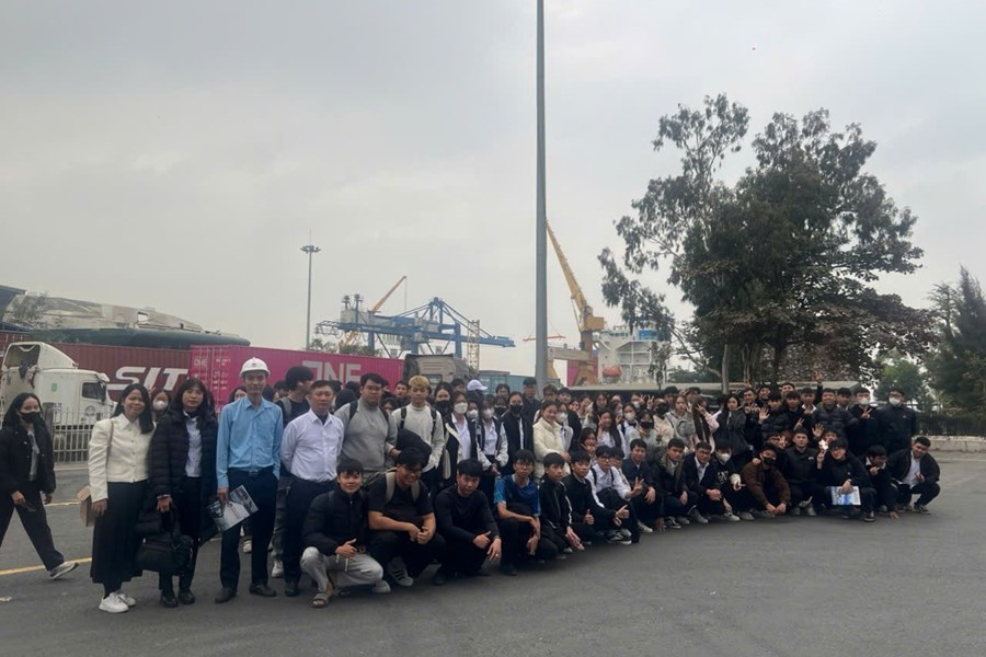 Khoa Kinh tế - Công nghệ: Tăng cường kết nối doanh nghiệp, định hướng nghề nghiệp sớm cho tân sinh viên