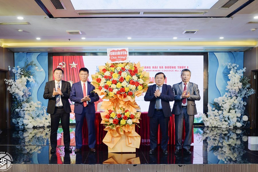 Trường Cao đẳng Hàng hải và Đường thuỷ I tổ chức Hội nghị tổng kết công tác năm 2025, triển khai nhiệm vụ năm 2026.  (ngày 08/01/2026)