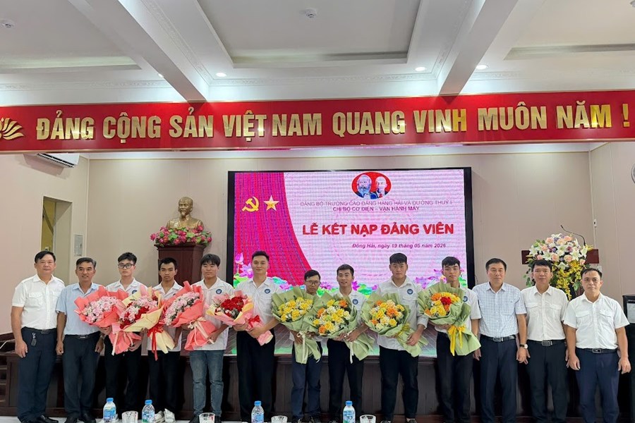 LỄ KẾT NẠP ĐẢNG VIÊN CHI BỘ CƠ ĐIỆN-VẬN HÀNH MÁY (19/05/2026)
