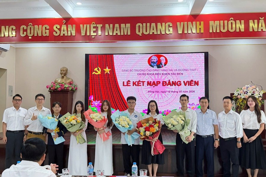  LỄ KẾT NẠP ĐẢNG VIÊN CHI BỘ KHOA ĐIỀU KHIỂN TÀU BIỂN (19/05/2026)